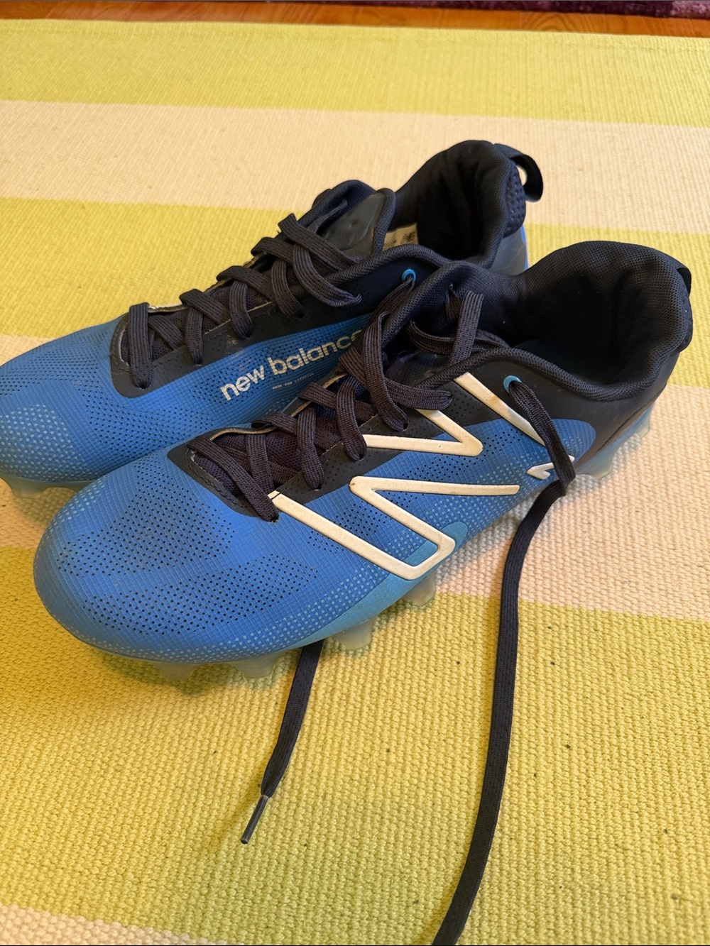 New Balance Men's FreezeLX V4 Low Lacrosse Cleats, Sky Blue/Polar Blue - Picture 2 of 5